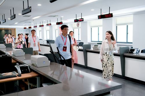 郑州升达经贸管理学院 教育与产业双向奔赴，推动服装销售领域高质量发展